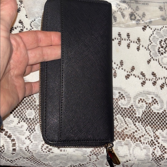 Amazon.com: KARL LAGERFELD Paris Women Karl Lagerfeld 🆕 Paris Maybelle Choupette continental zip-around wallet